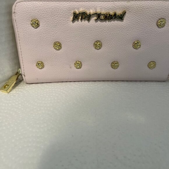 Betsey Johnson fashion wallet. - Picture 1 of 6